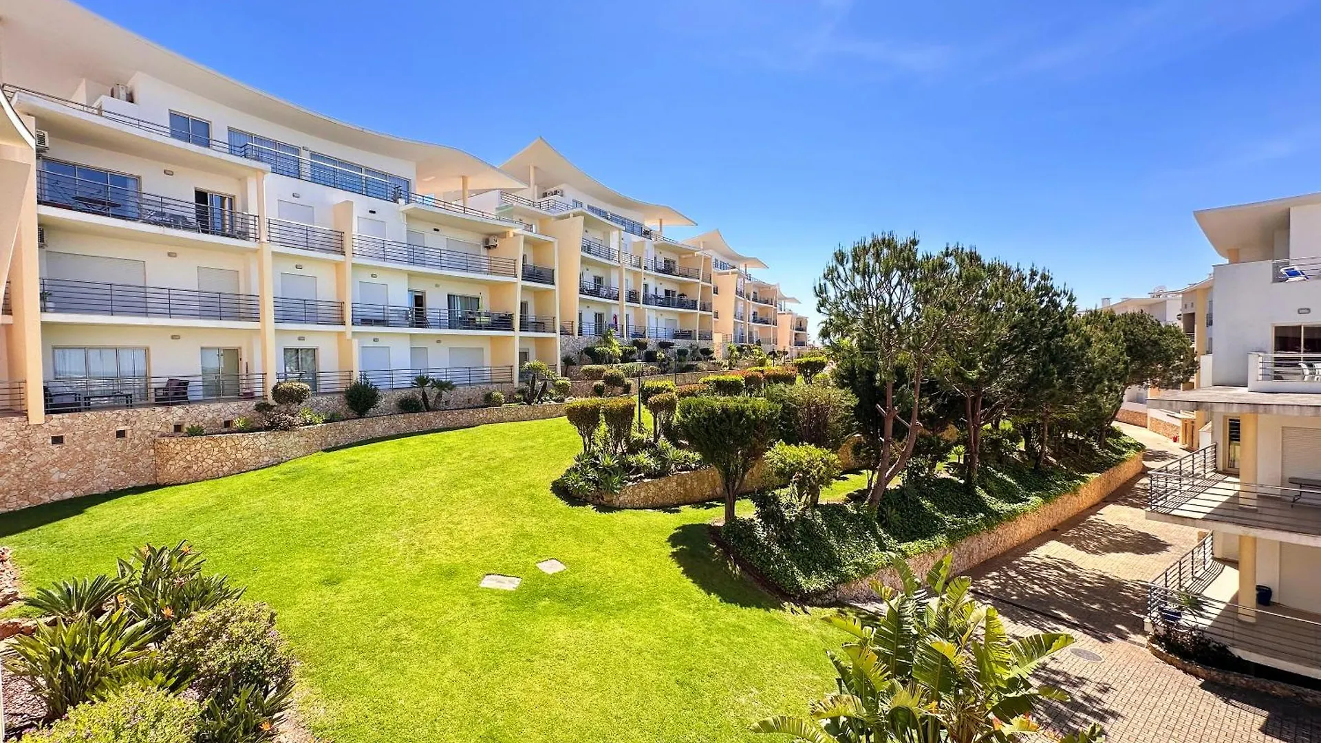 Azure Heaven By Becherish Albufeira 0*,